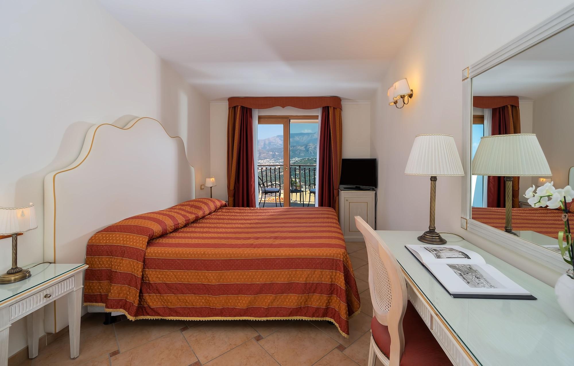 Hotel La Vue D'Or Соренто Екстериор снимка