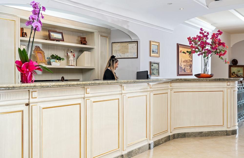 Hotel La Vue D'Or Соренто Екстериор снимка