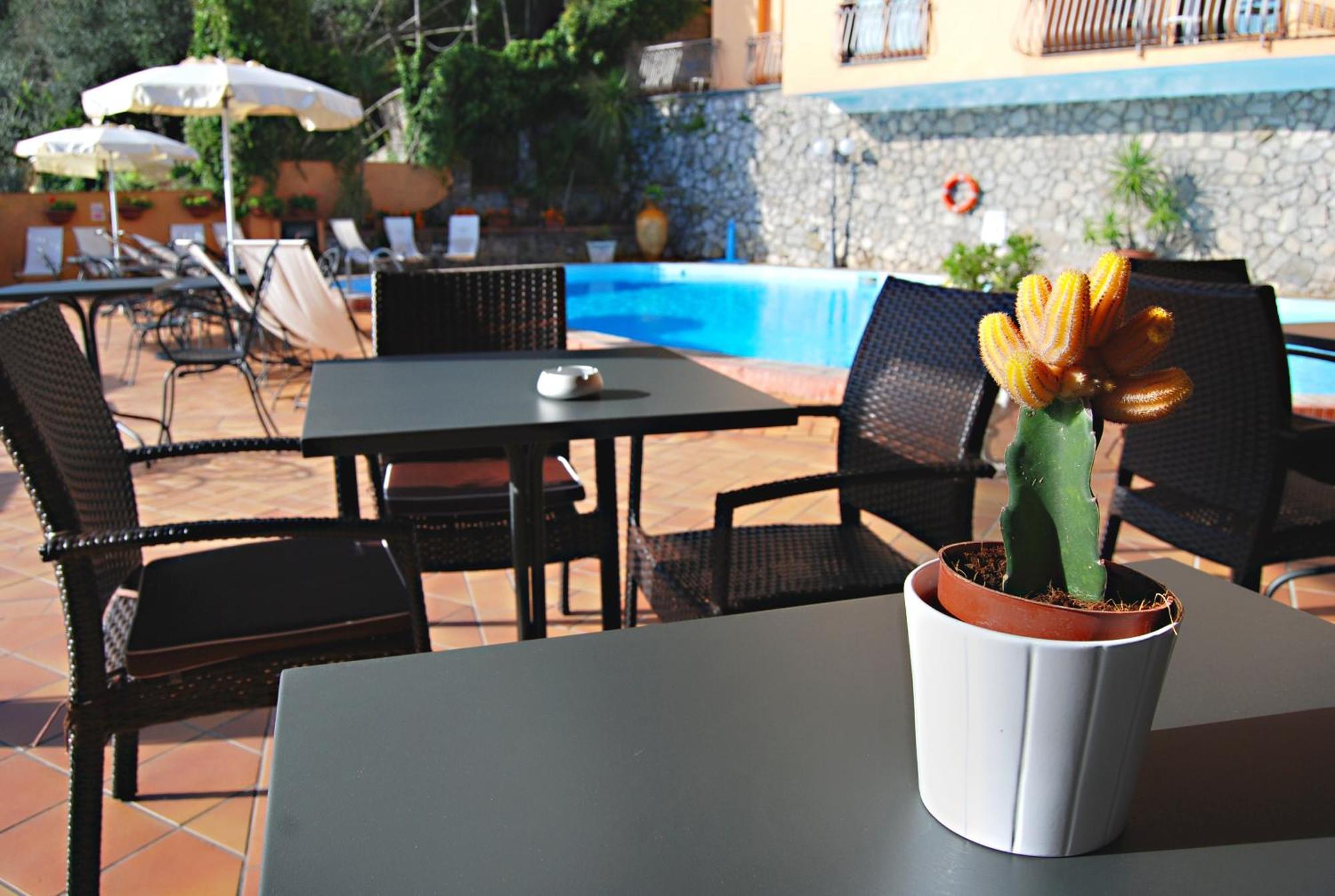Hotel La Vue D'Or Соренто Екстериор снимка