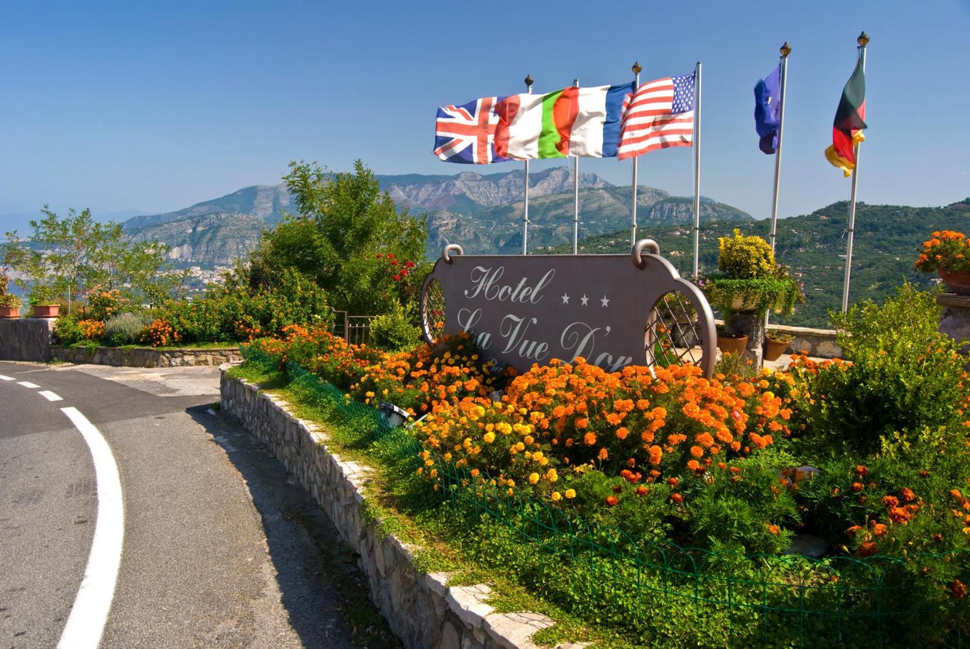 Hotel La Vue D'Or Соренто Екстериор снимка