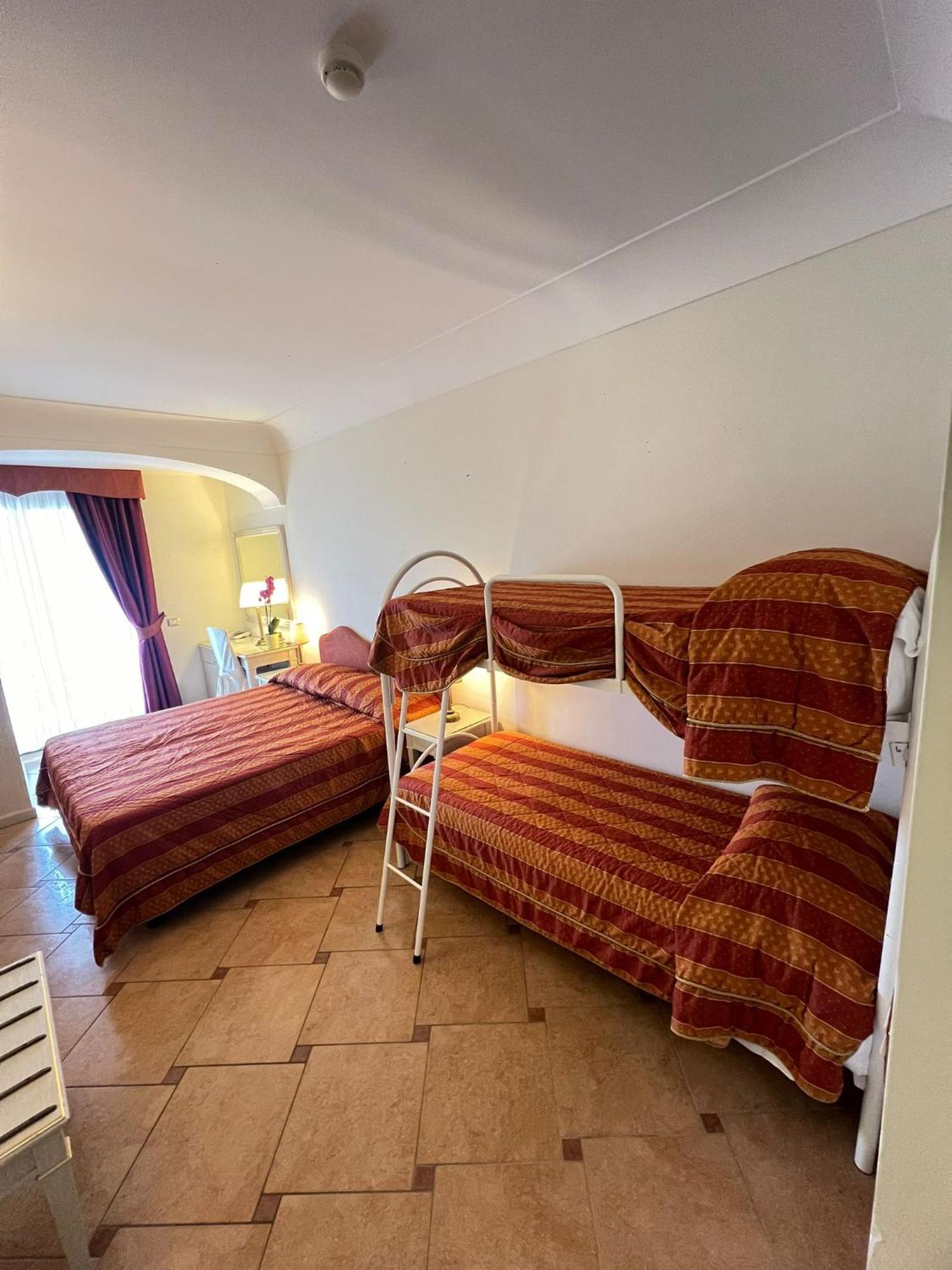 Hotel La Vue D'Or Соренто Екстериор снимка
