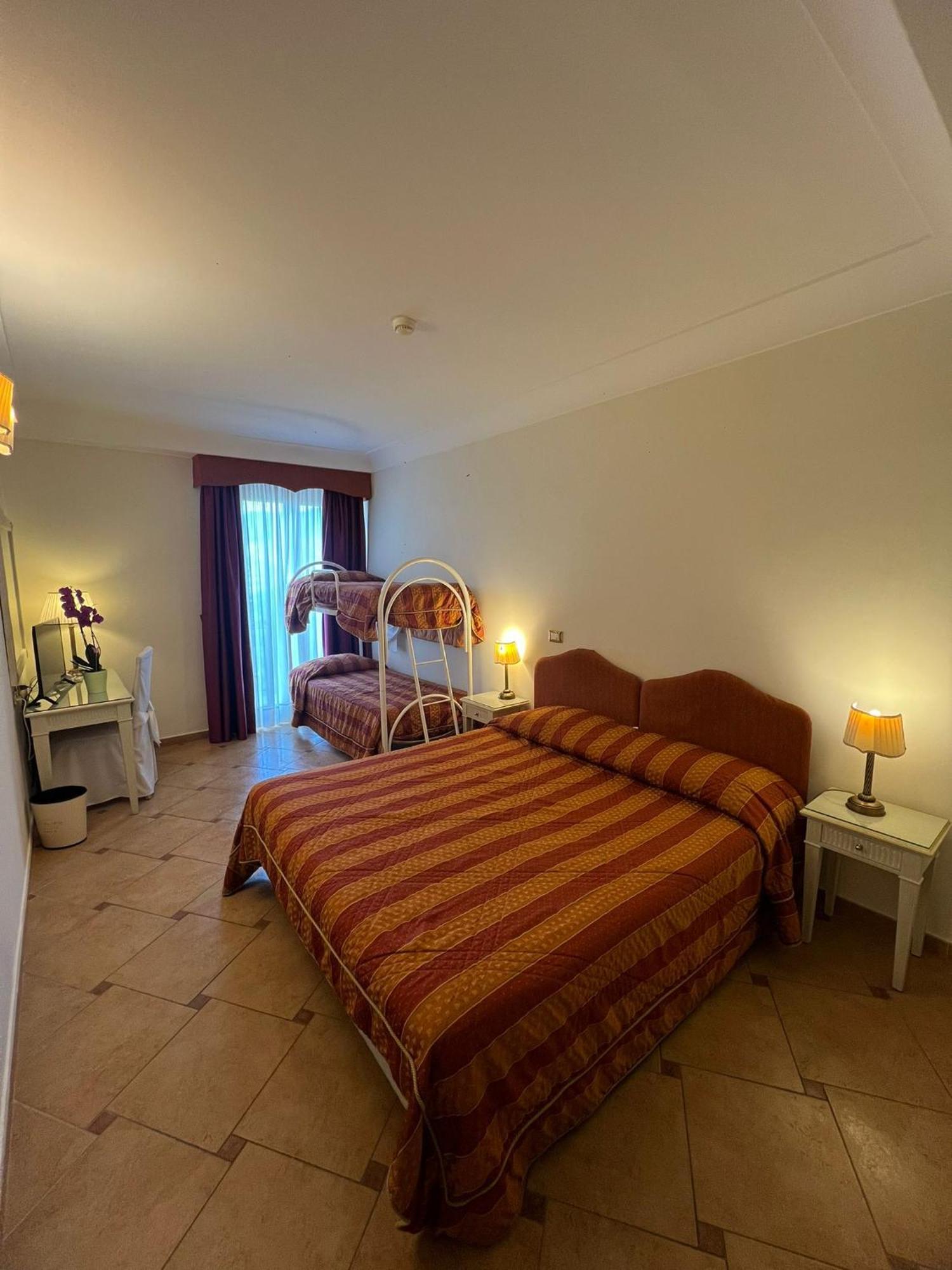 Hotel La Vue D'Or Соренто Екстериор снимка