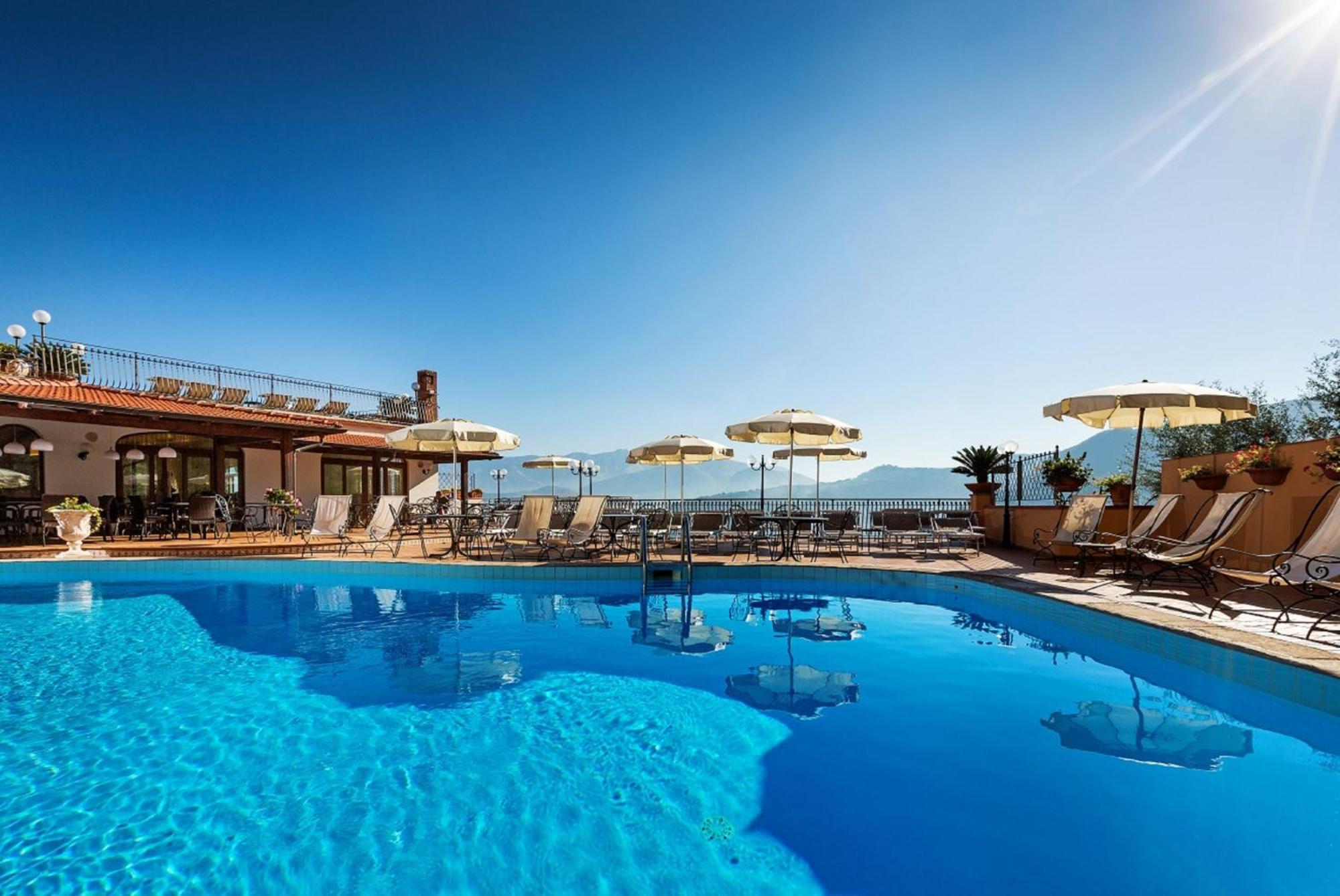 Hotel La Vue D'Or Соренто Екстериор снимка